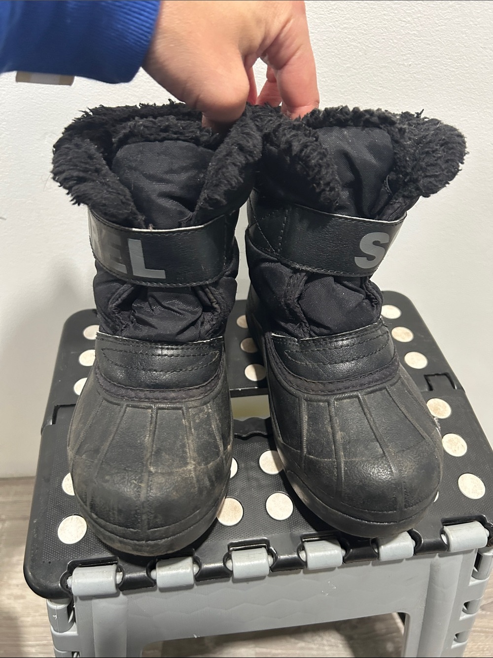 Sorel boots little kids size 12